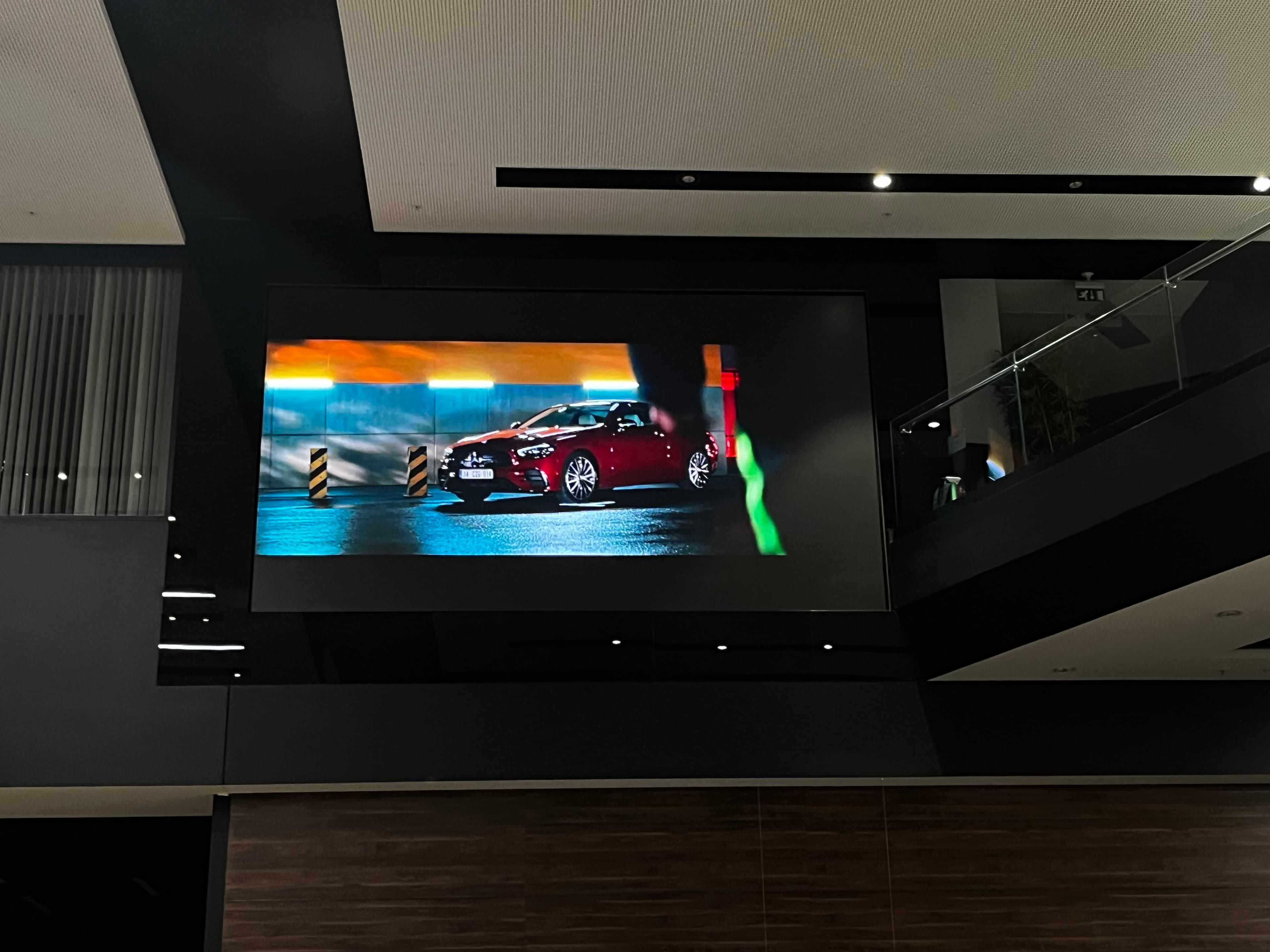 Vadi İstanbul Mercedes Showroom — görsel 4