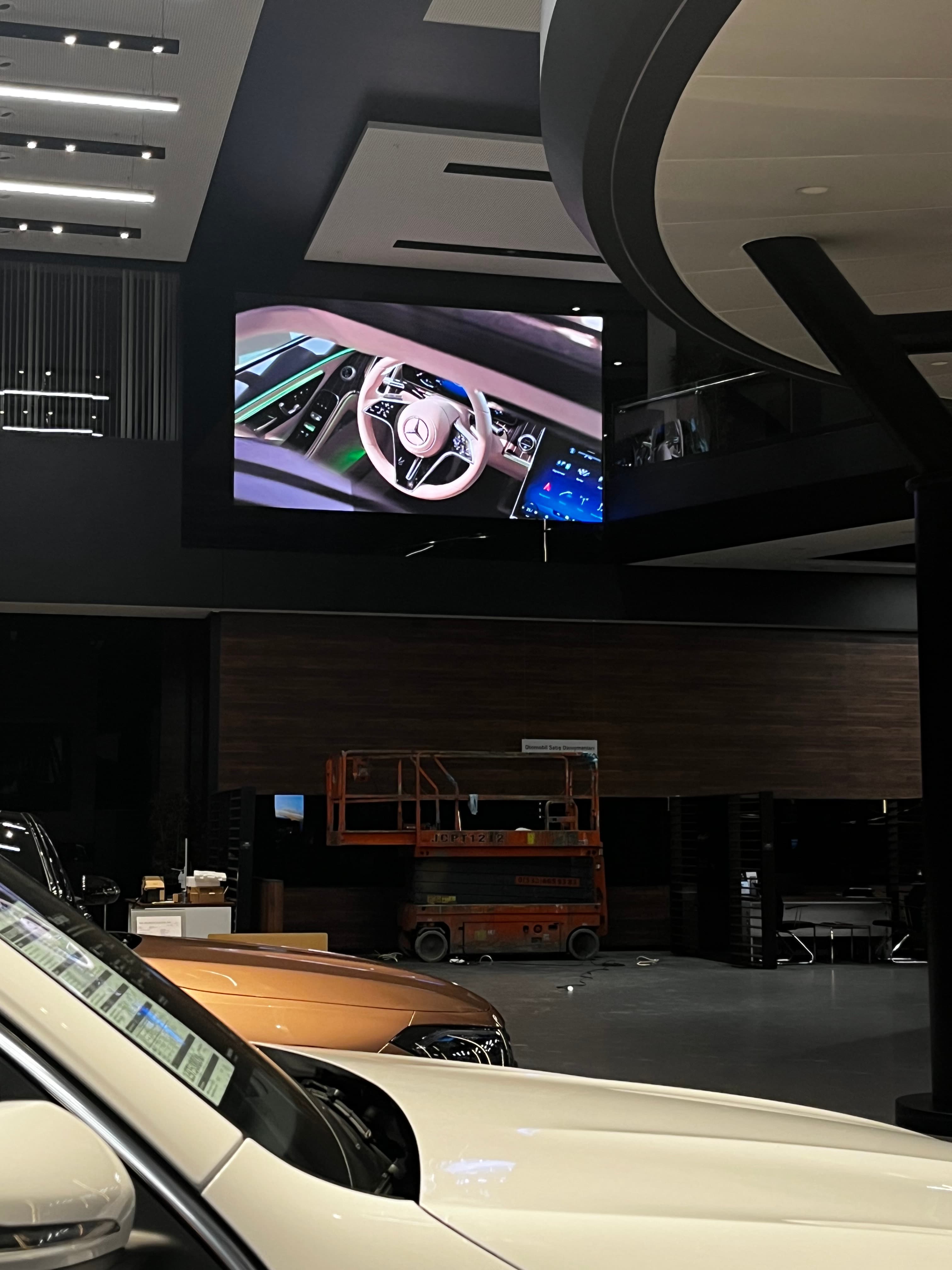 Vadi İstanbul Mercedes Showroom — görsel 5